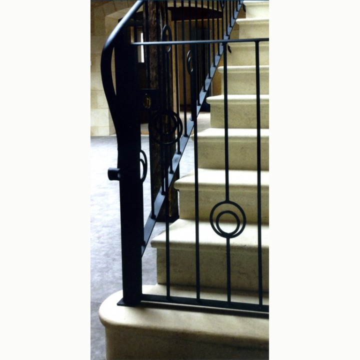 Balustre droit avec motif cercles excentré 950mm en rond ø12mm