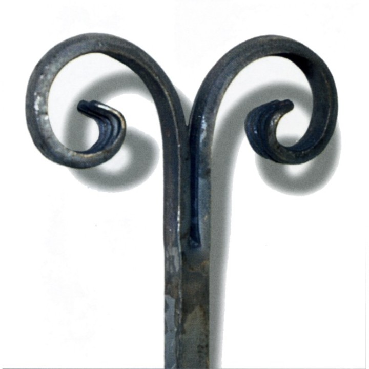Balustre avec extrémités forgées droites demi volutes 900x130mm
