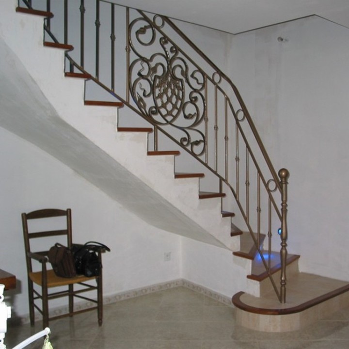 Panneau décoratif pour escaliers hauteur 1060x800mm plats de 25x8