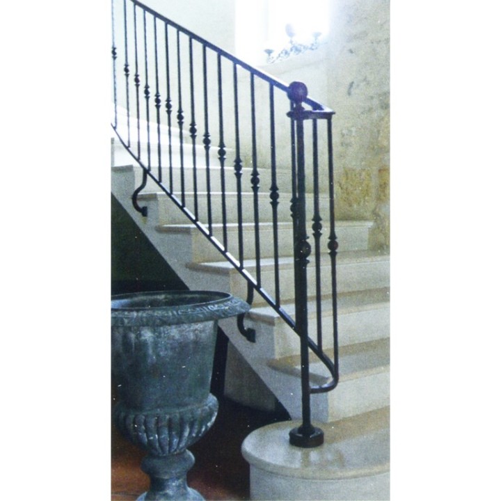 Balustre 1000mm en acier forgé martelé 4 faces et 1 motif forgé