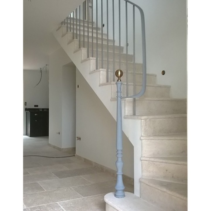 Poteaux acier ou fonte de départ d'escalier haut. 760, 1000, 1150mm