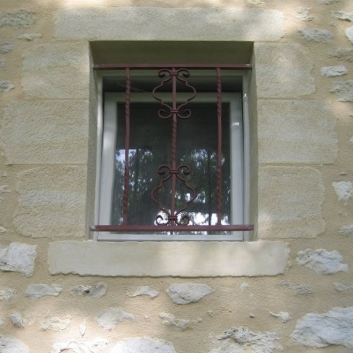 Balustres 900mm 12x12 2 torsades avec motif central de 2 volutes
