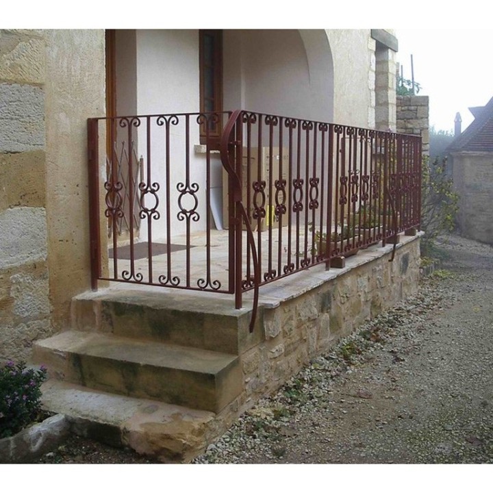 Crosse de départ d'escalier en "S" cintrée d'un profilé en 40x8mm