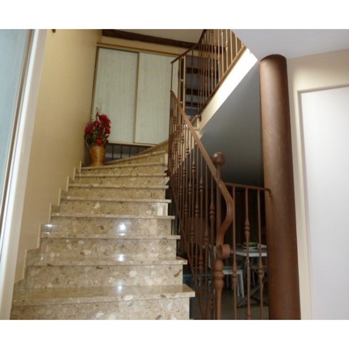 Crosse de départ d'escalier en "S" cintrée d'un profilé en 40x8mm