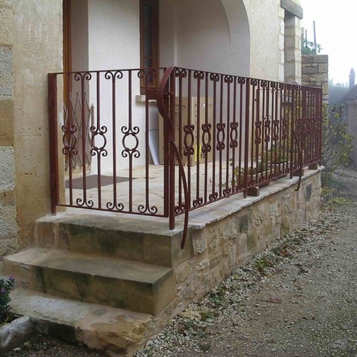 Crosse de départ d'escalier en "S" cintrée d'un profilé en 40x8mm