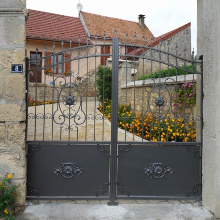 Palmette décorative fonte fonte zinguée ou alu 410x215 trous M6