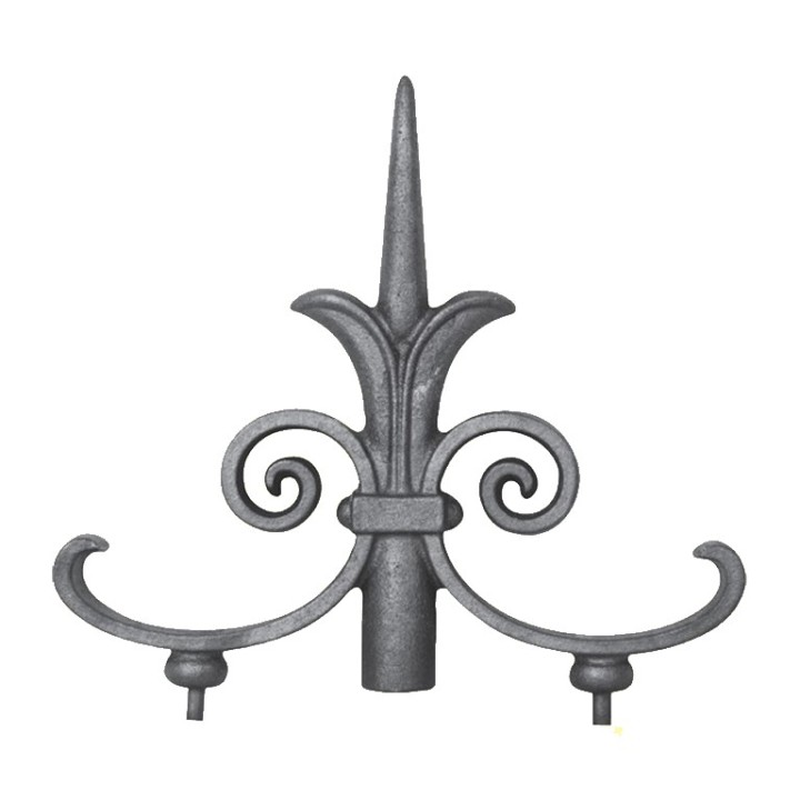Décor en forme de pointe de lance fonte avec volutes et inserts