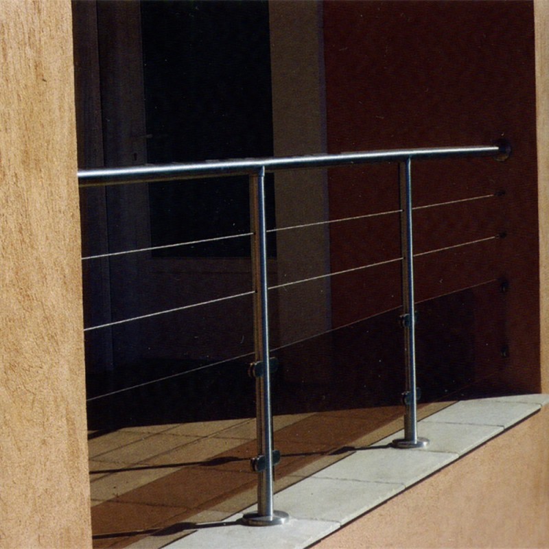 Poteaux ronds ou carrés inox pour câbles traversants et verres