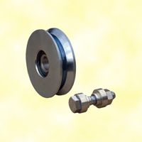 Roulette acier 100mm  gorge en V pour portails coulissants
