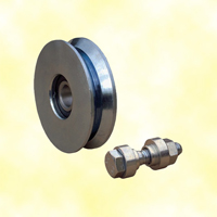 Roulette acier 120mm  gorge en V pour portails coulissants