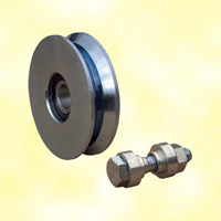 Roulette acier 140mm  gorge en V pour portails coulissants
